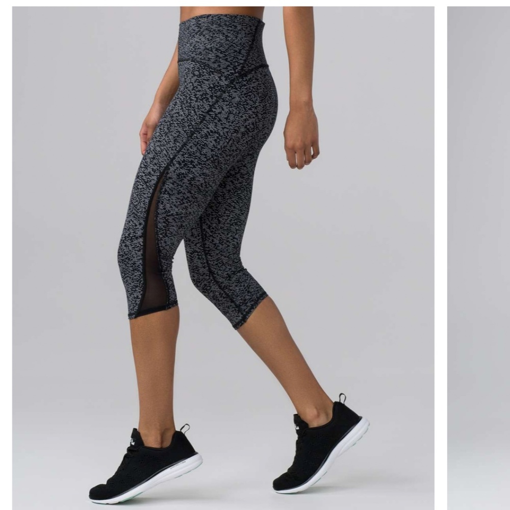 Lululemon Train Times Crop (17") Soundwave White Black / Black Size 4